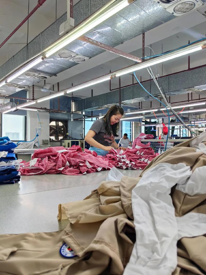 現貨校服 #工廠實拍視頻 #帶你走進服裝廠 #上班也瘋狂