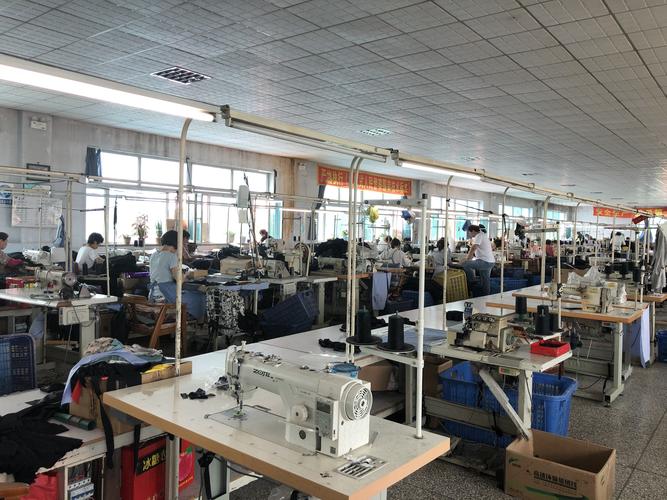 一個都不能少&mdash;&mdash;東北一家民營服裝廠的暖心故事 - 封面新聞